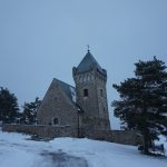 Vítochov: monumentální kostel nad Vírem i lesní studánka